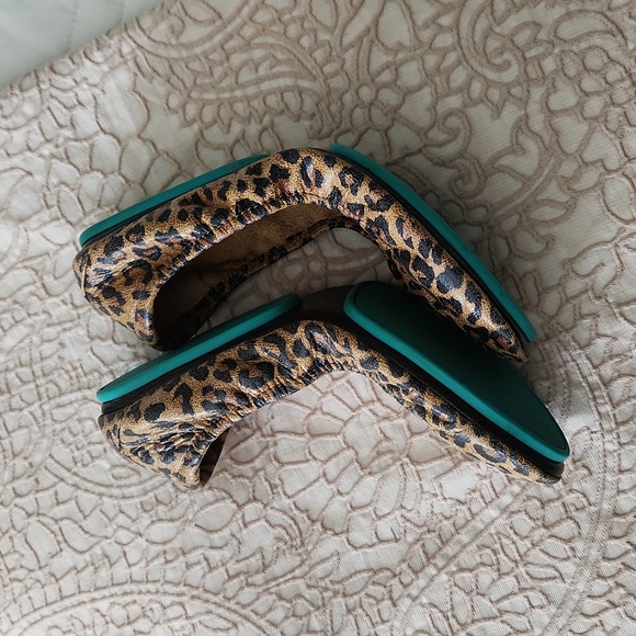 Tieks Leopard Print Flats Size 7 - Picture 9 of 9